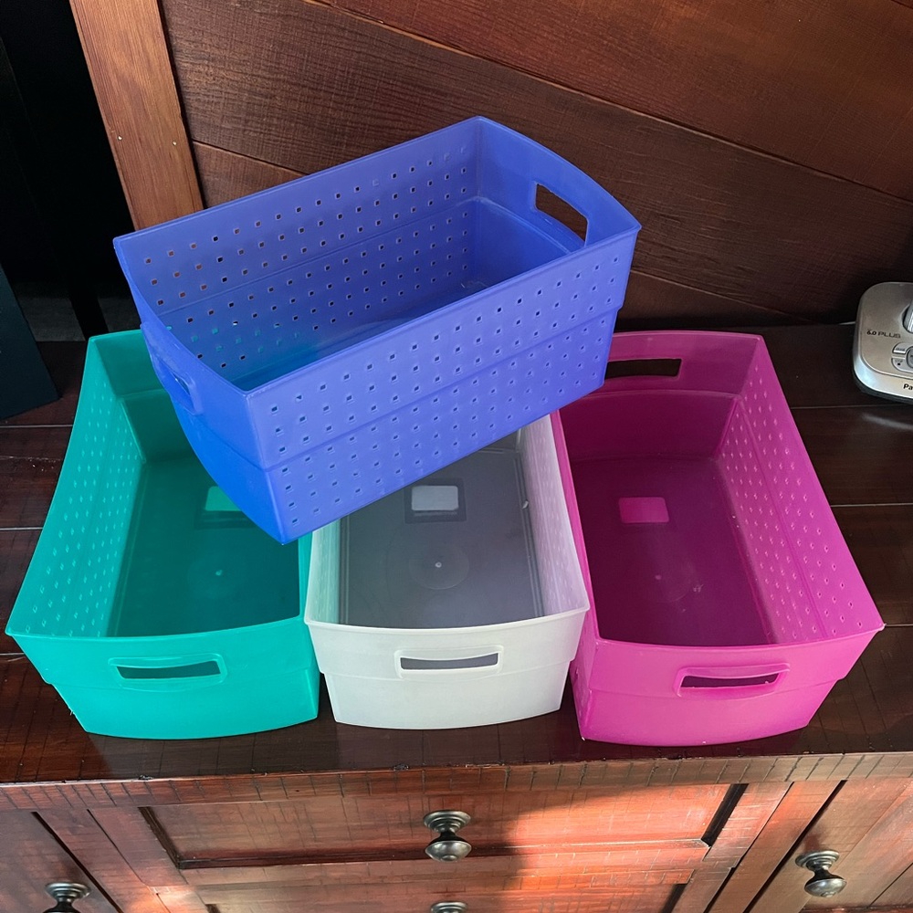 4-Plastic Baskets